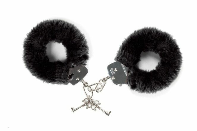 Наручники с плюшевой отделкой Love To Love ATTACH ME Black (мятая упаковка) - lovekeks.com.ua